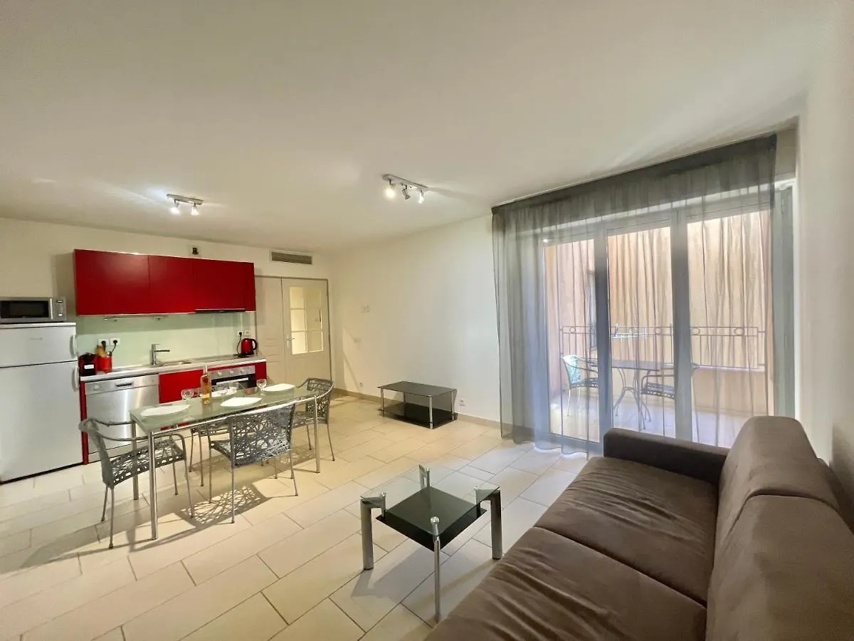 Vieux Port Two Bedroom Apartment A11 戛纳